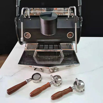 Une machine à expresso à double chaudière de 6,0 litres pour une seule tasse de cappuccino latte