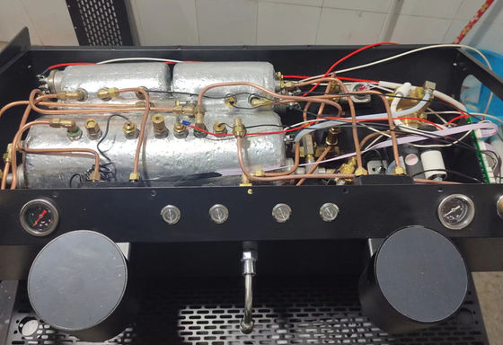 Fabricant d'espresso semi-automatique commercial avec chaudière triple et fonction programmable