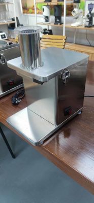 100 kg/20 min Efficacité du travail Machine à découper les légumes pour les carottes, les pommes de terre, les concombres et les oignons