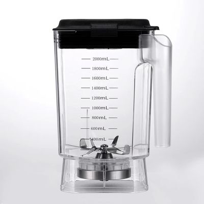 Une puissante machine à smoothies électrique avec un couvercle insonorisé et des commandes commerciales